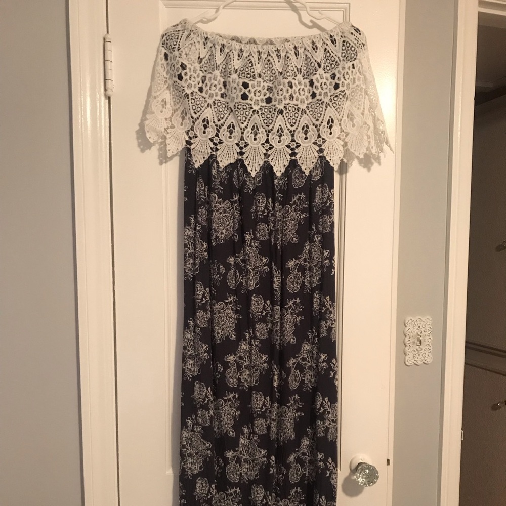Sleeveless maxi dress